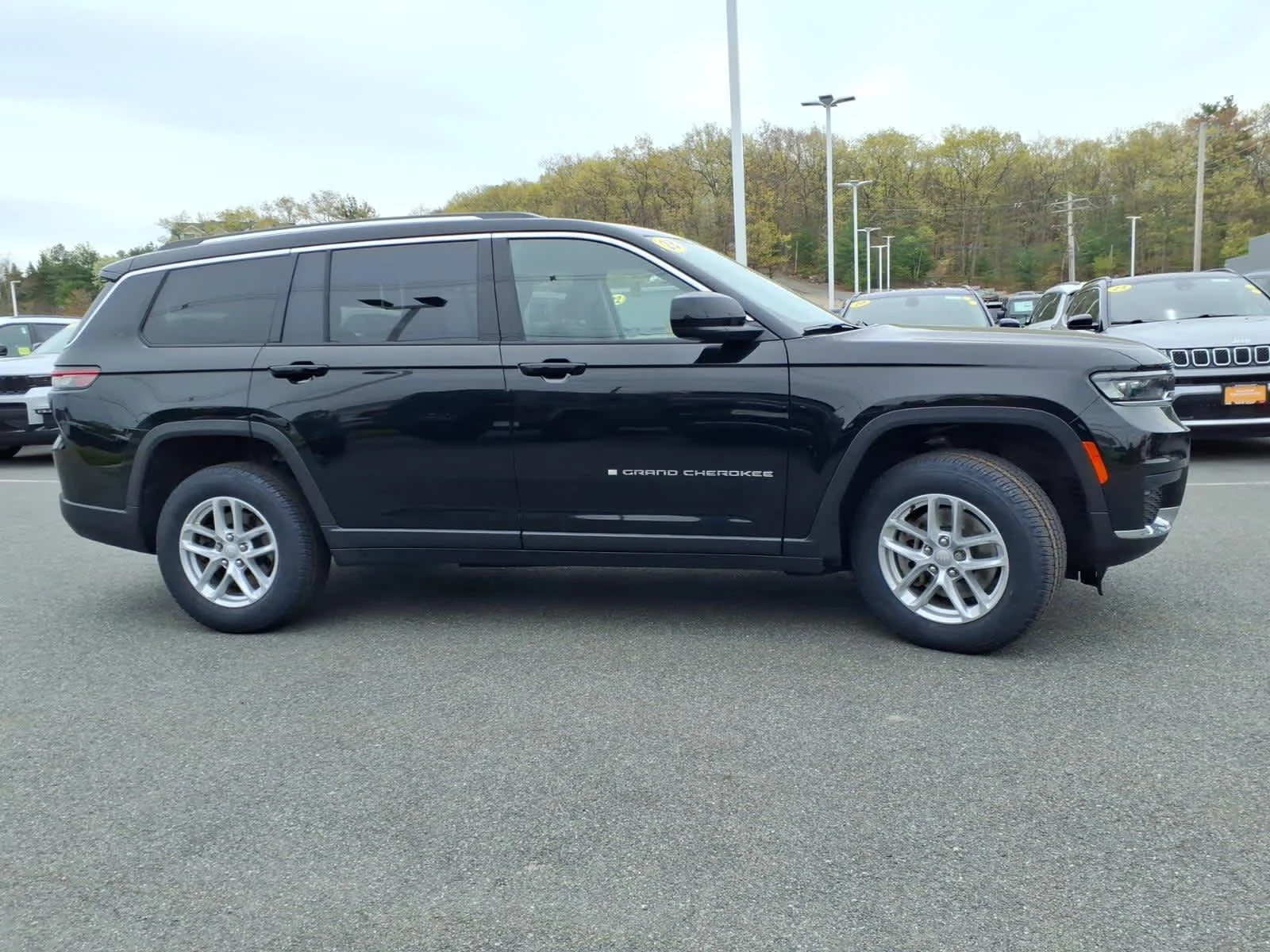 Certified Used 2023 Diamond Black Crystal Pearlcoat Jeep Laredo image 6
