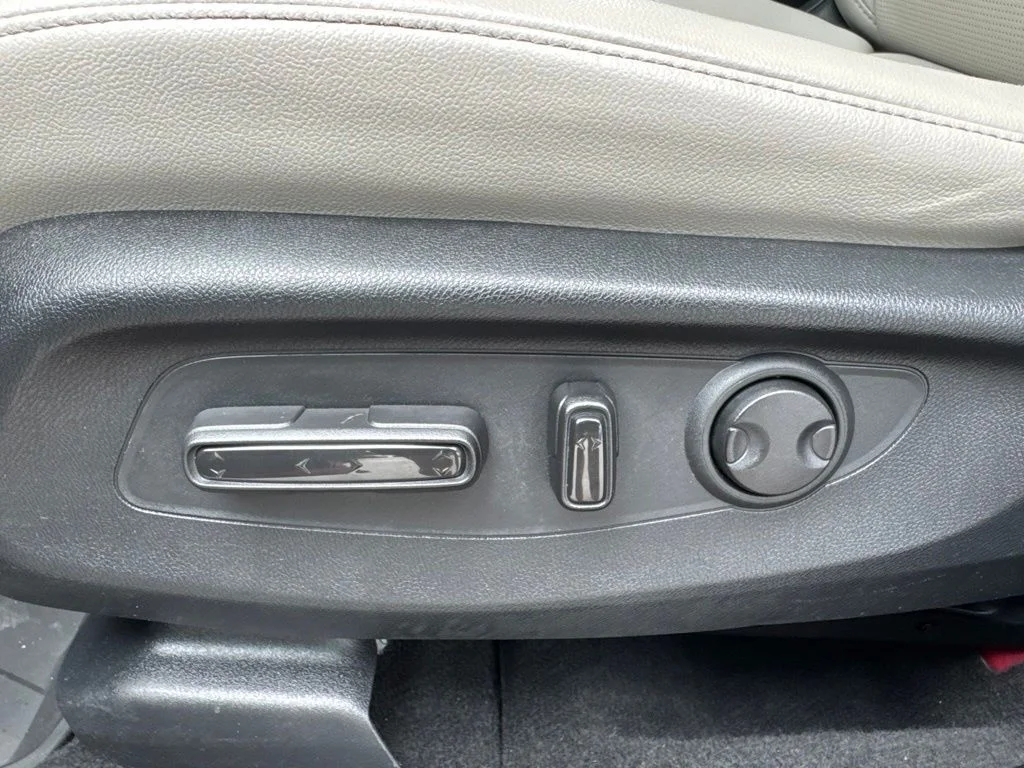 Used 2024 Red Honda EX-L image 10