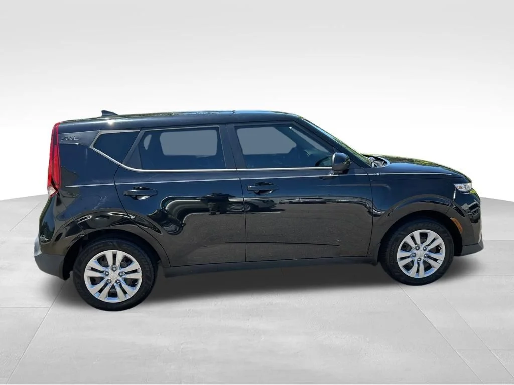 Used 2022 Black Kia LX image 10