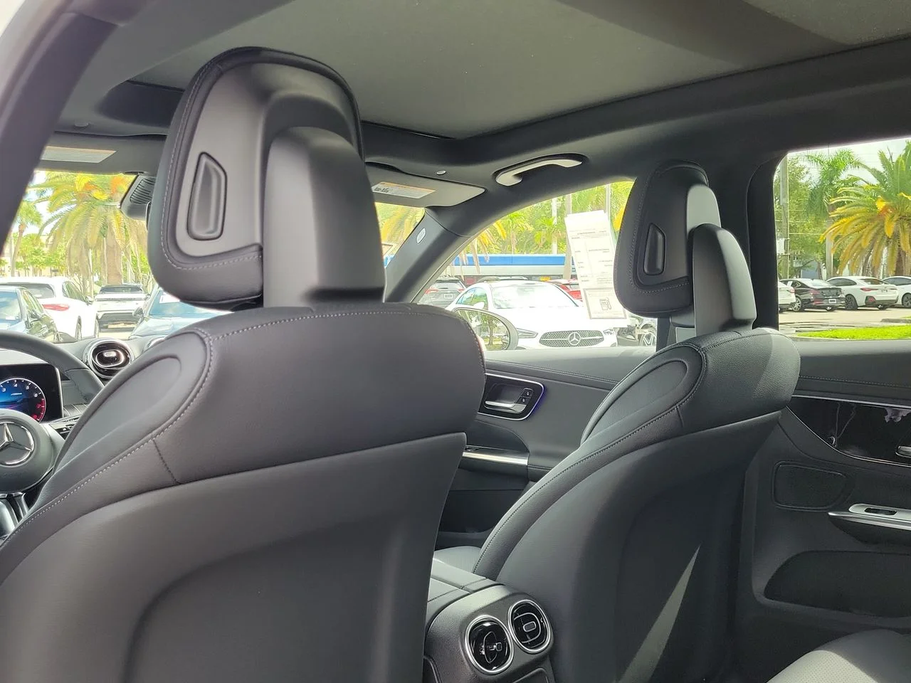 New 2027 Polar White Mercedes-Benz GLC 300 image 11