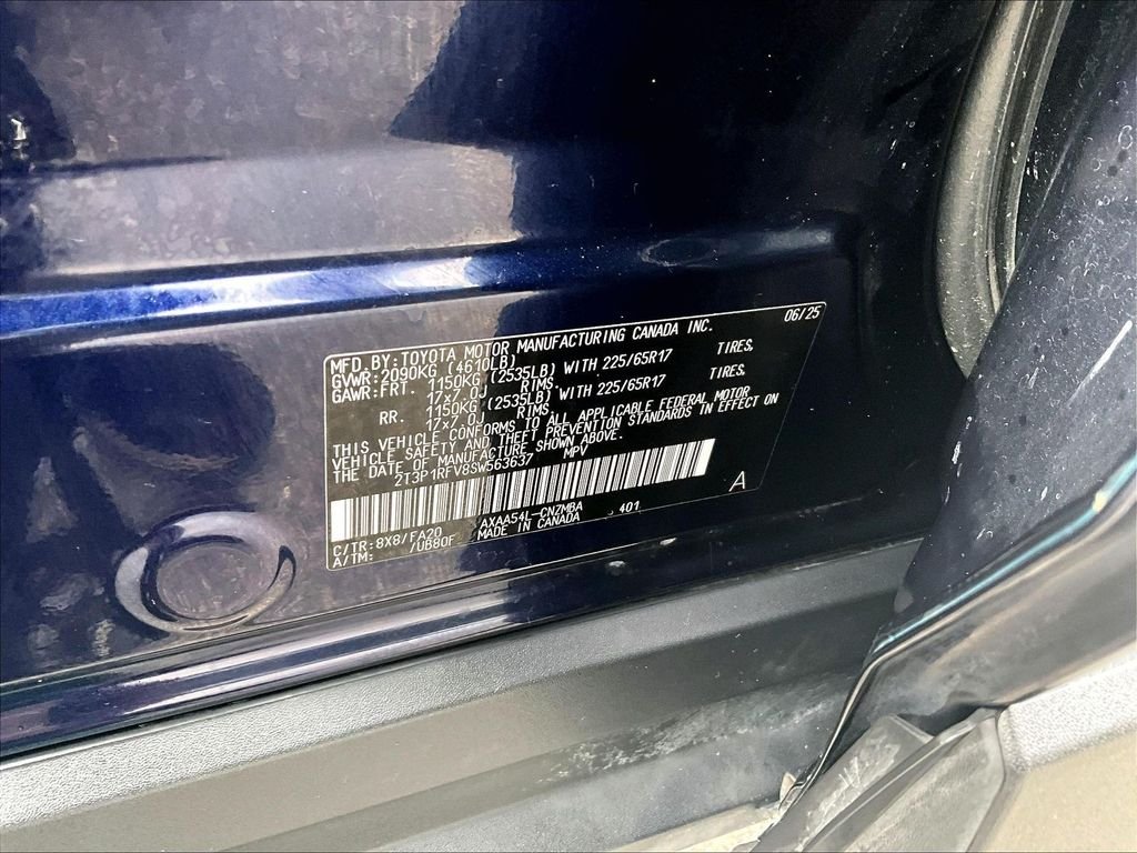Used 2025  Toyota XLE image 36