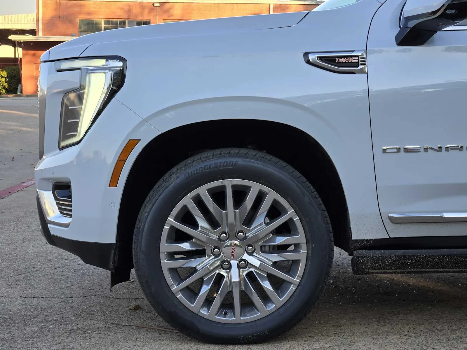 2027 GMC Yukon Denali - Photo 6