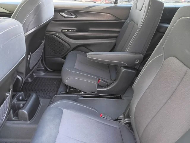 Used 2023 White Jeep Laredo image 18