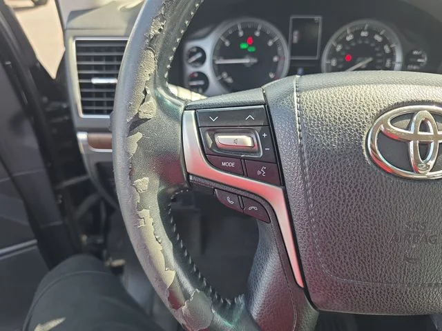 Used 2017  Toyota Base image 18
