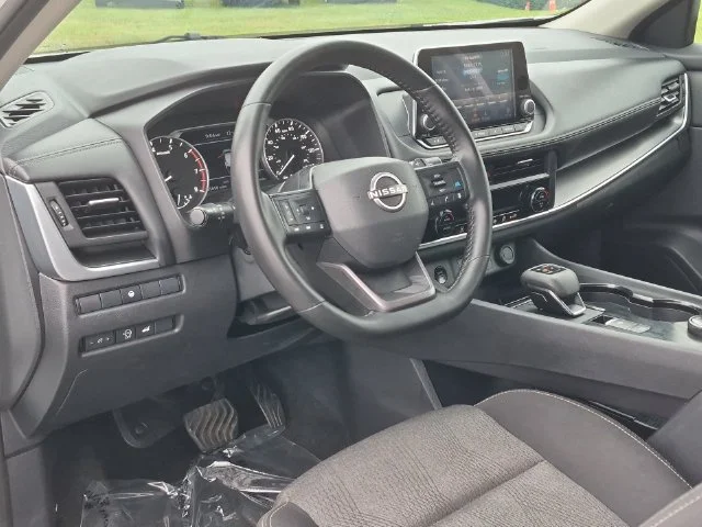 Used 2025 White Nissan SV image 20