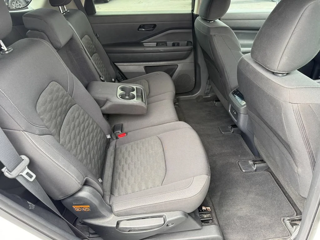 Used 2025 White Nissan SV image 18