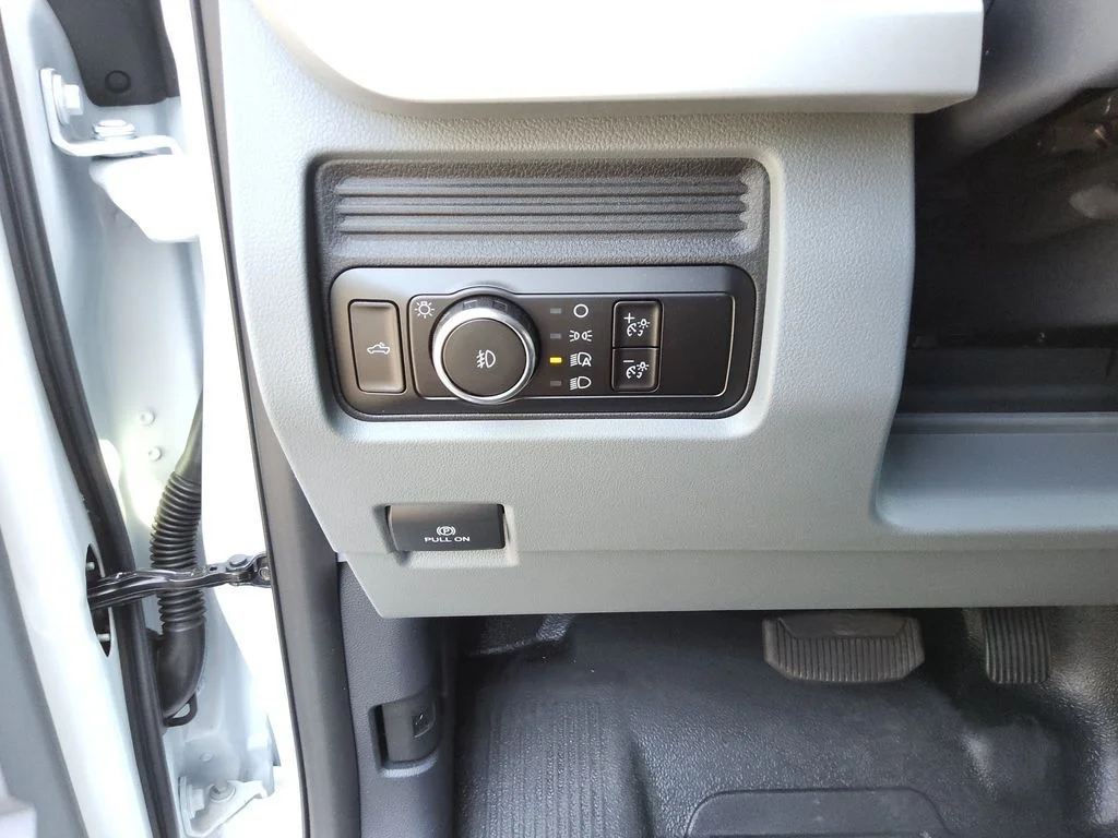 New 2026 Oxford White Ford XL image 8