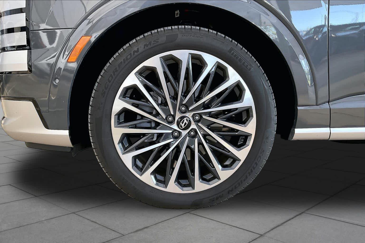 Used 2026 Ecotronic Gray Pearl Hyundai Calligraphy image 10
