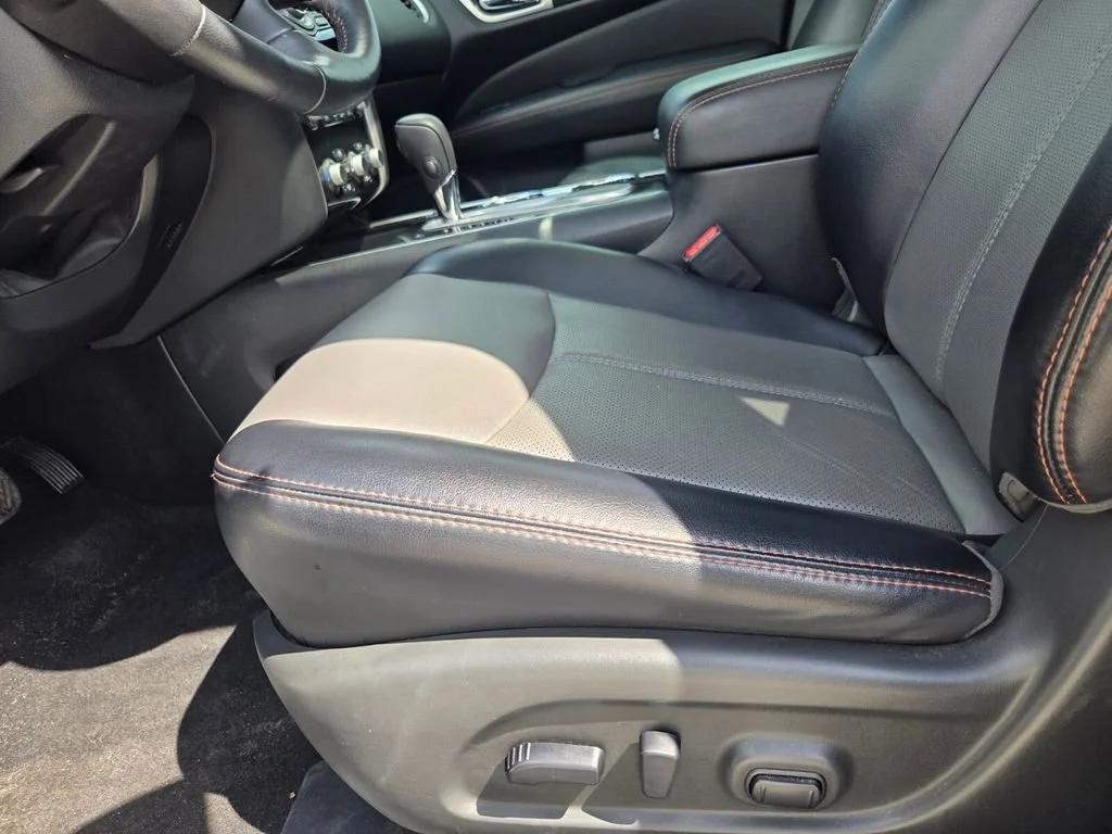 Used 2020 Pearl White Tricoat Nissan SL image 14