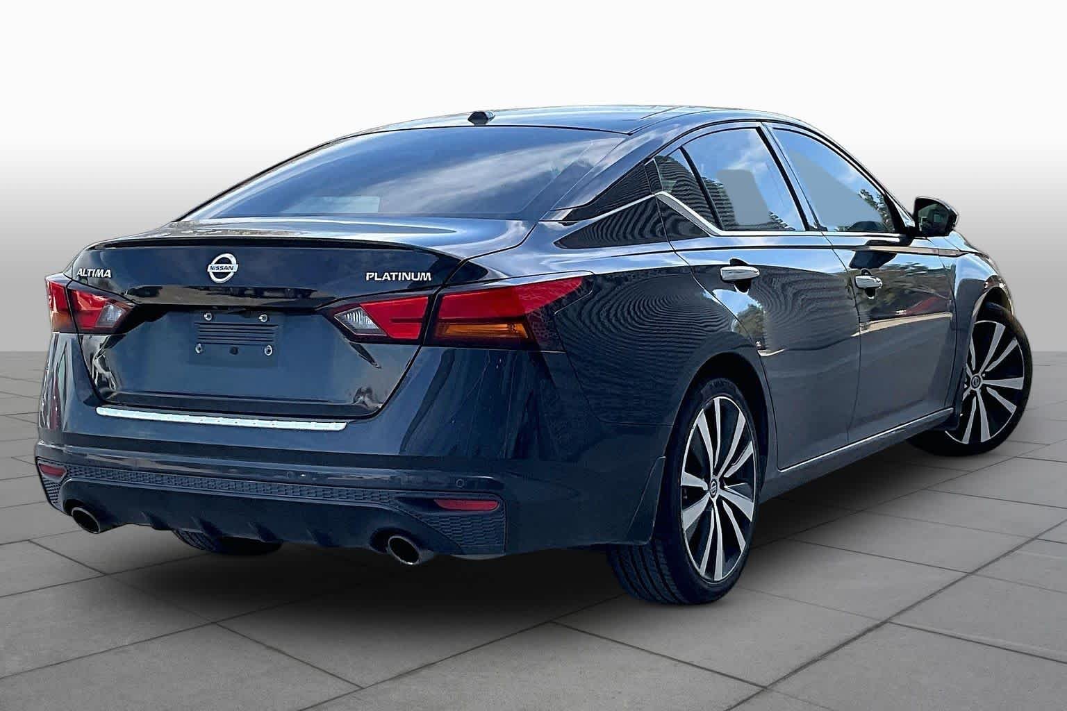 Used 2020 Super Black Nissan 2.5 Platinum image 13