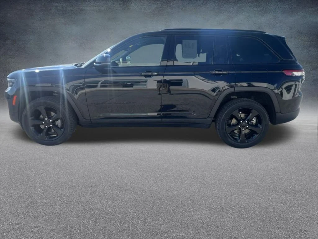 Used 2023 Black Jeep Altitude X image 2