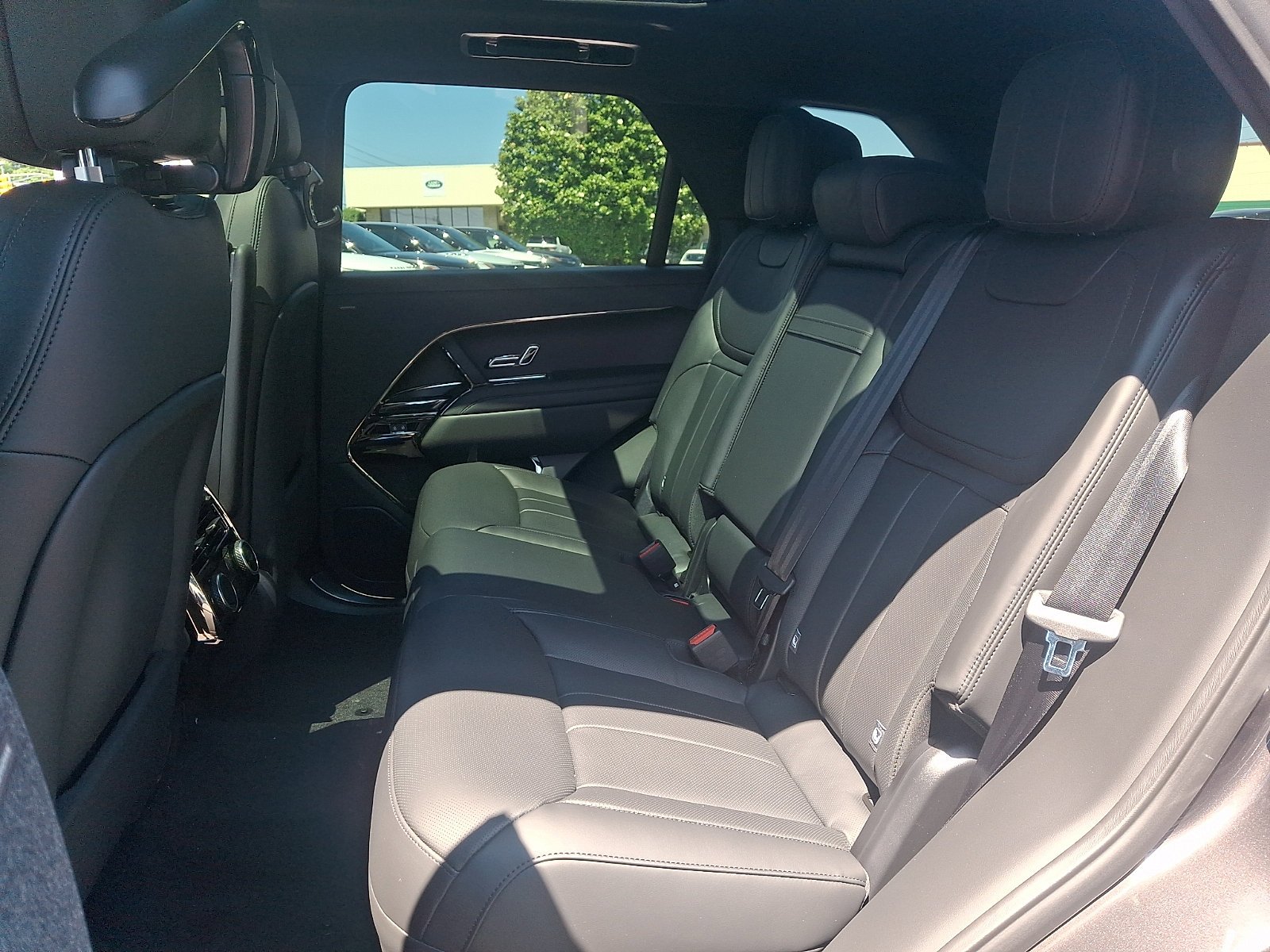 New 2026 Charente Grey Land Rover Dynamic SE image 5