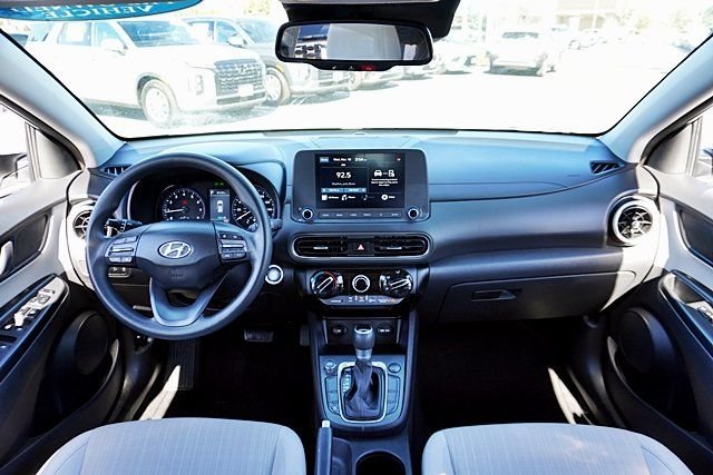 Used 2023 White Hyundai SEL image 17