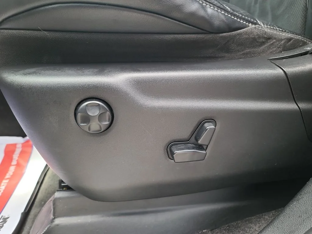 Used 2015 Silver Jeep SRT image 27