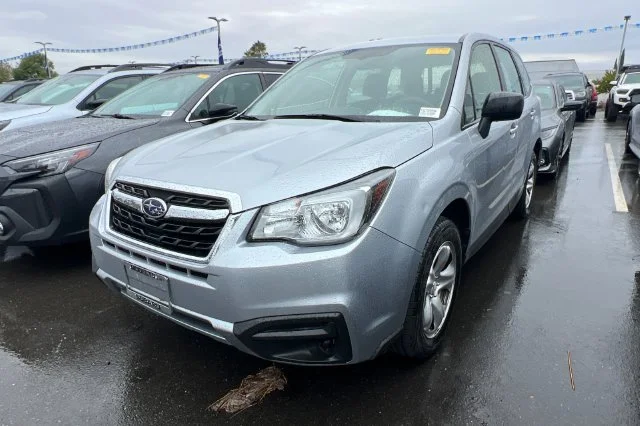 Used 2018 Silver Subaru 2.5i image 2