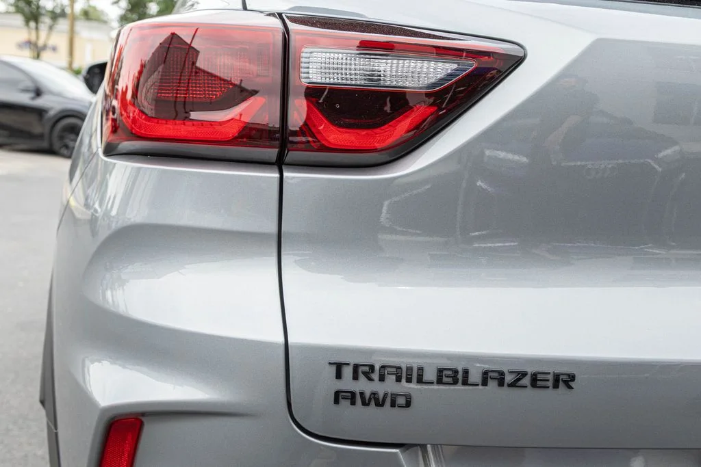 Used 2025 Gray Chevrolet RS image 17