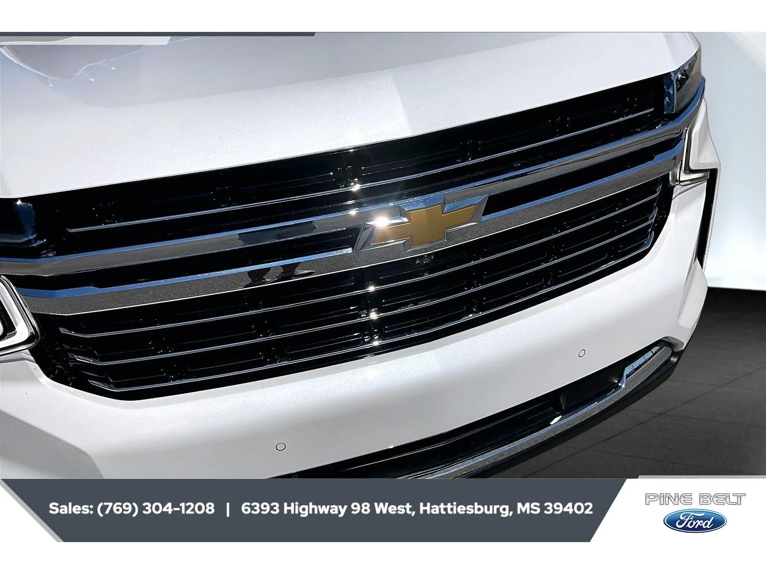 Used 2022 Iridescent Pearl Tricoat Chevrolet LT image 22