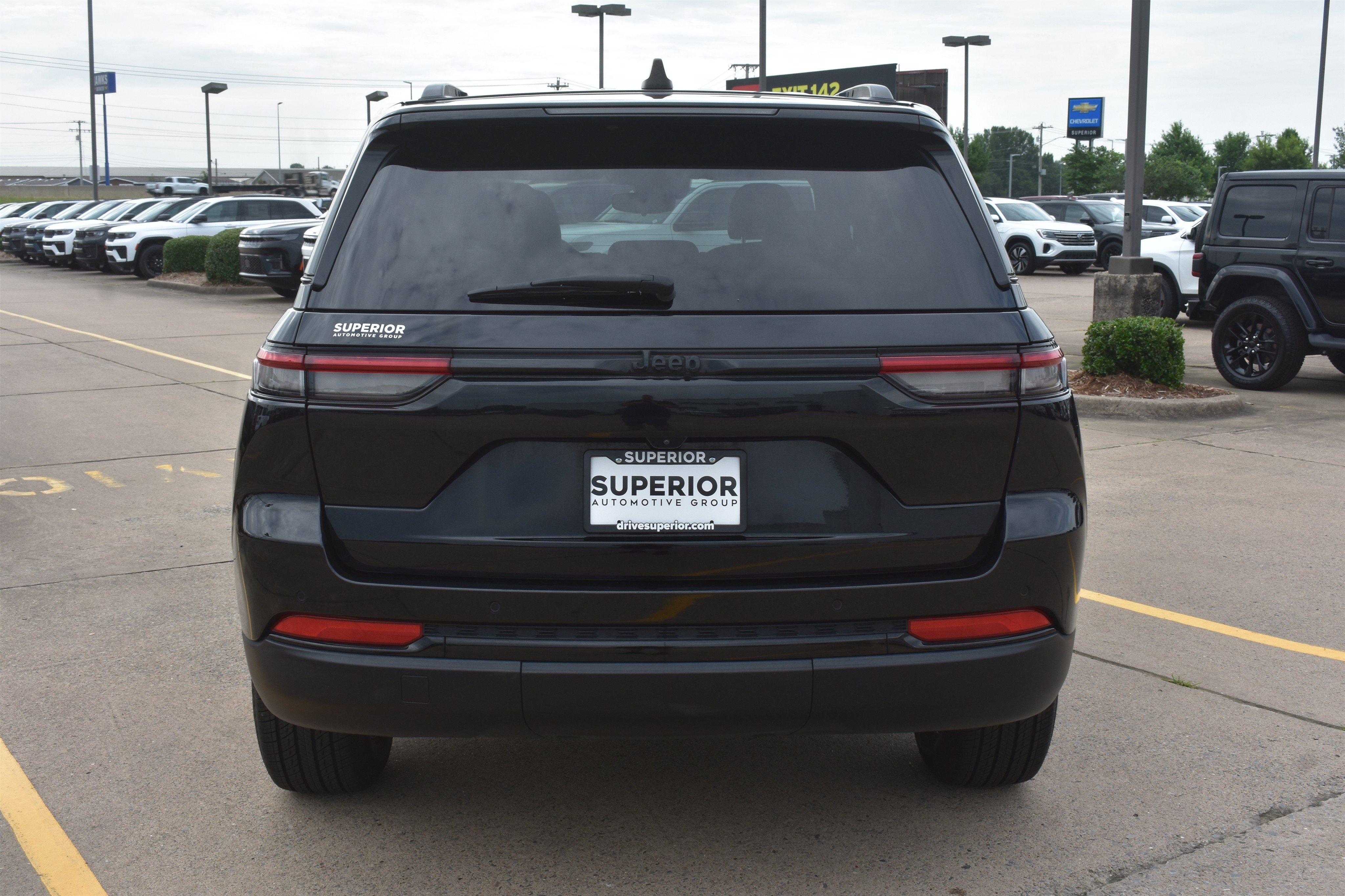 Used 2024 Diamond Black Crystal Pearlcoat Jeep Altitude image 6