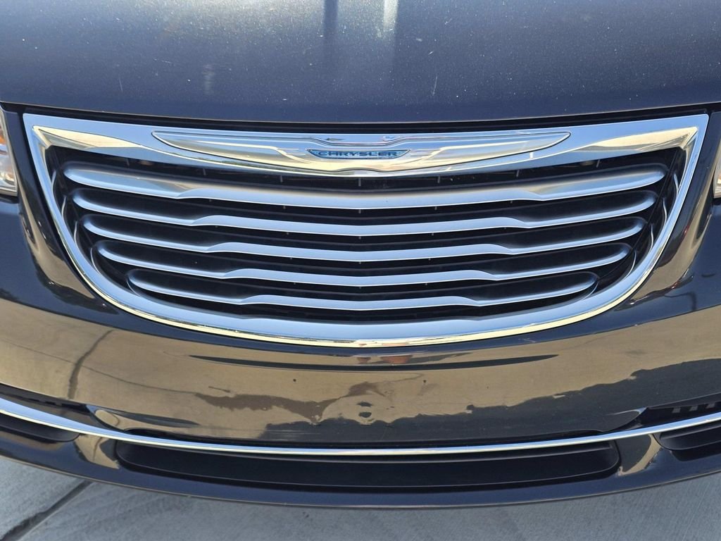 Used 2015 Black Chrysler Touring-L image 3