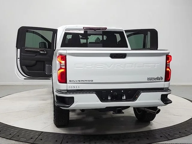Used 2024 White Chevrolet High Country image 14