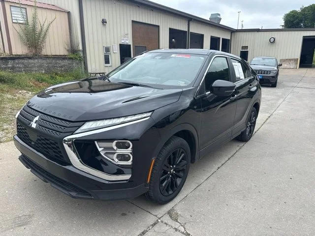 Used 2024  Mitsubishi  image 3