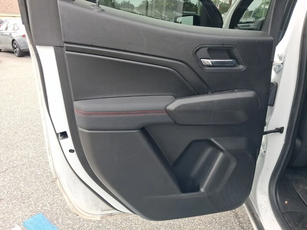 Used 2023 White Chevrolet Z71 image 23