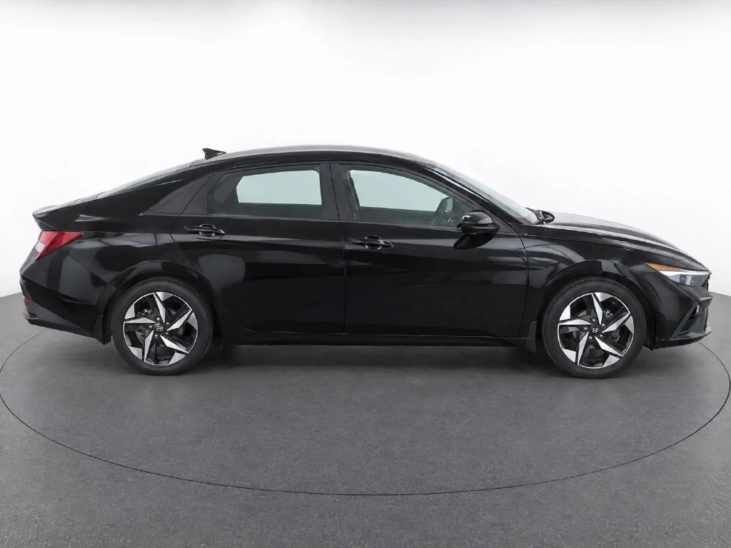 Used 2023 Black Hyundai SEL image 8
