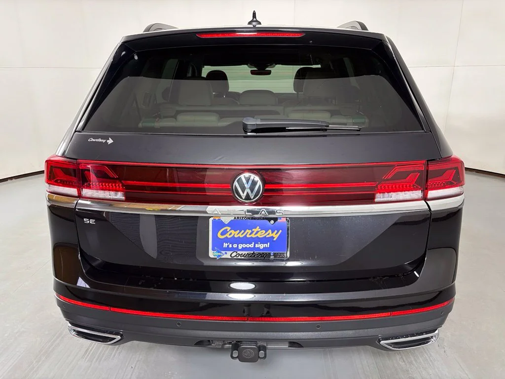 Used 2024 Black Volkswagen 2.0T SE w/Technology image 7