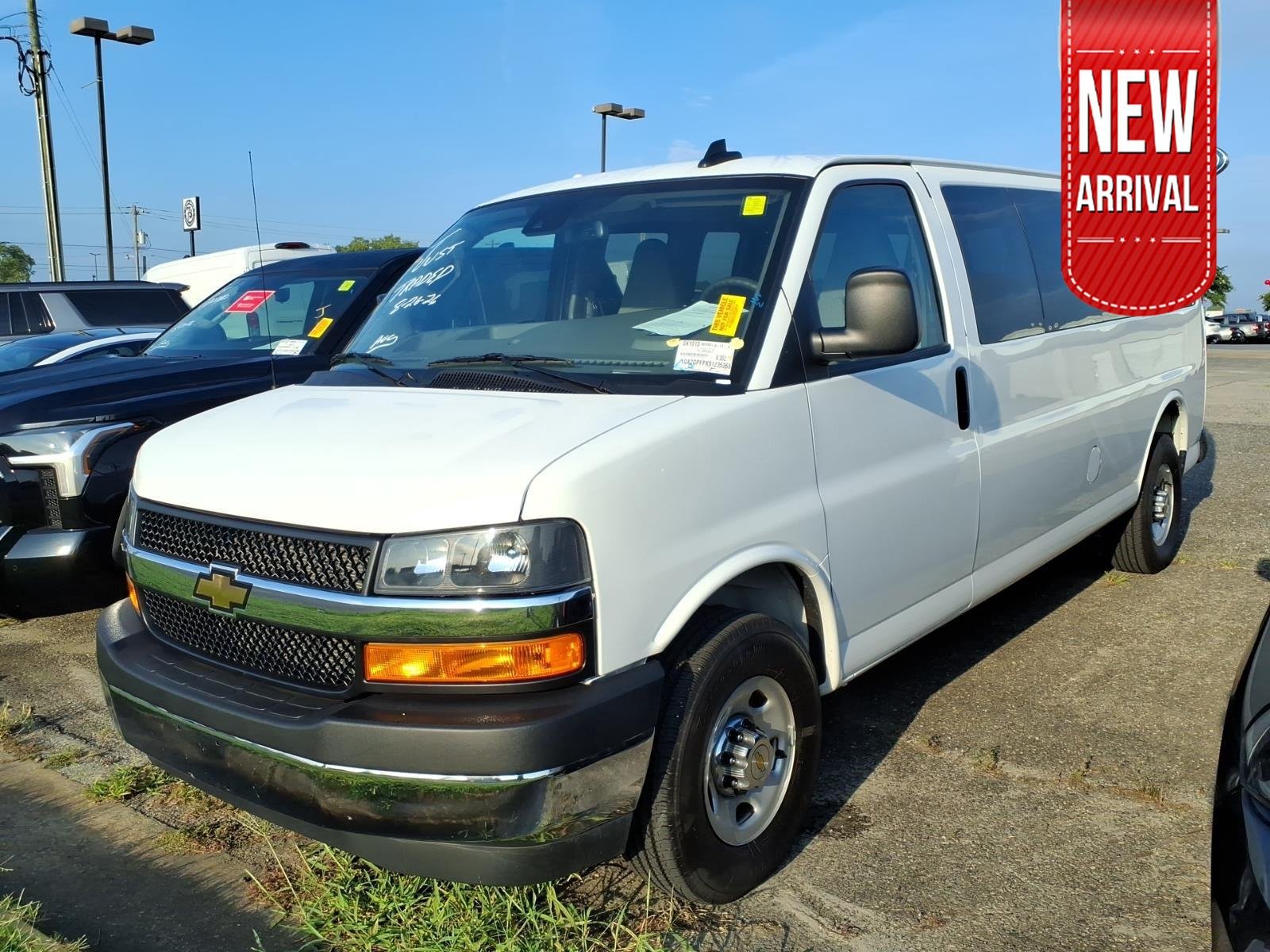 Used 2025 Summit White Chevrolet LT image 1