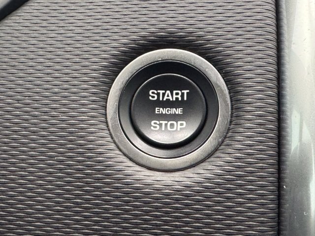 Used 2024 Fuji White Land Rover Dynamic SE image 26