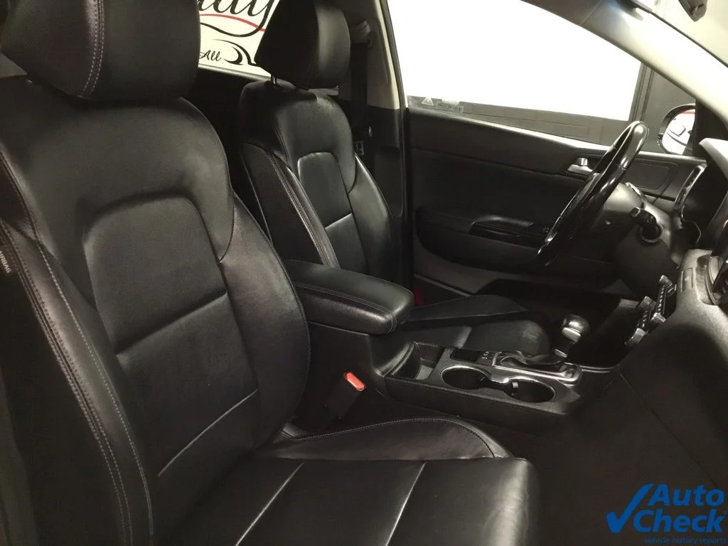 Used 2018 White Kia EX image 35