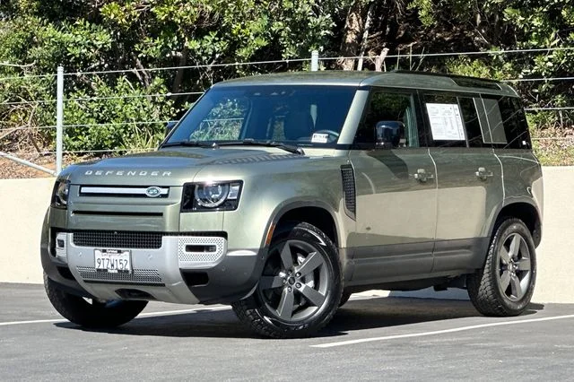 2025 Land Rover Defender 110 S P400's photo