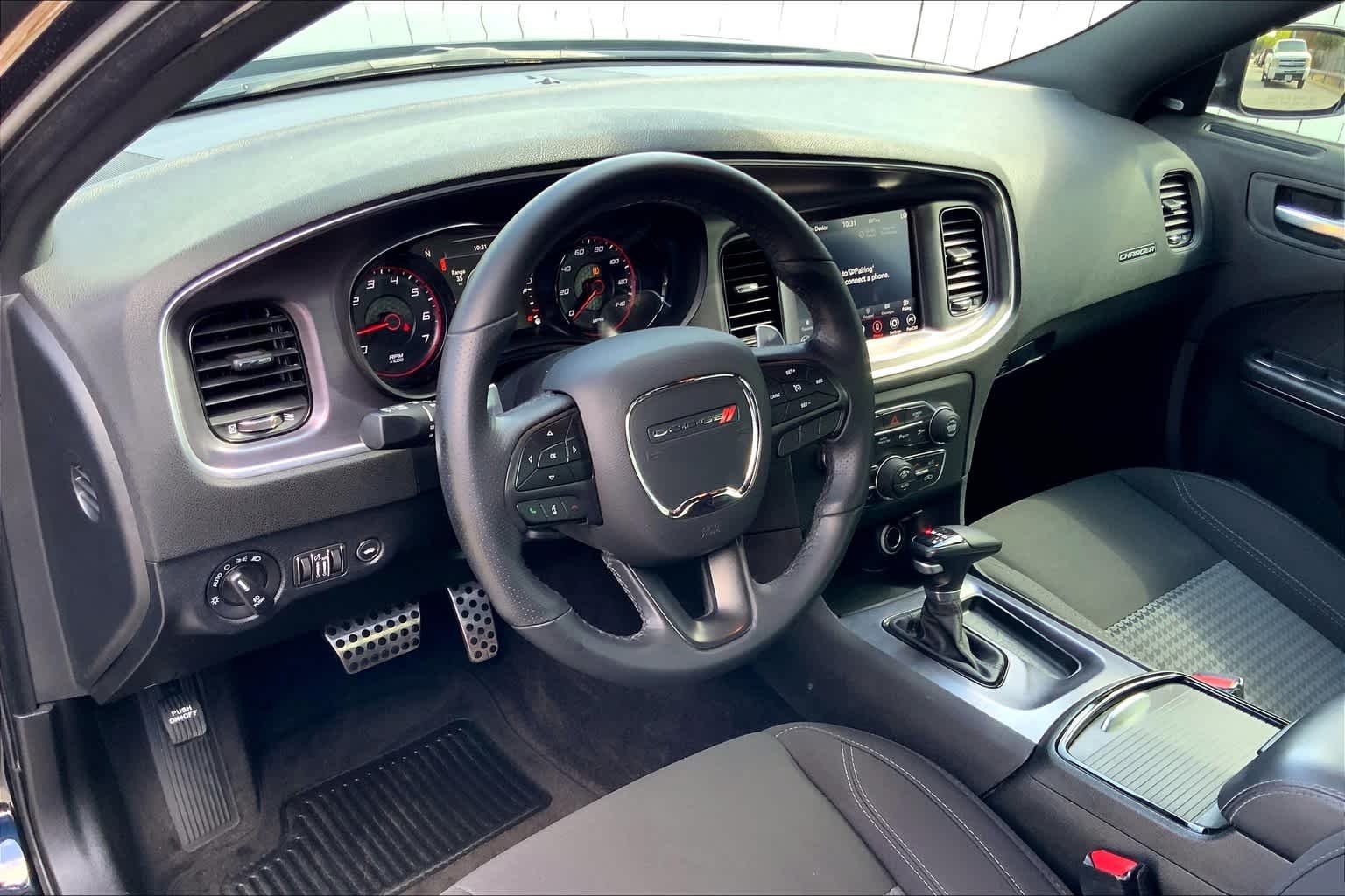 Used 2018 Pitch Black Clearcoat Dodge SXT Plus image 17