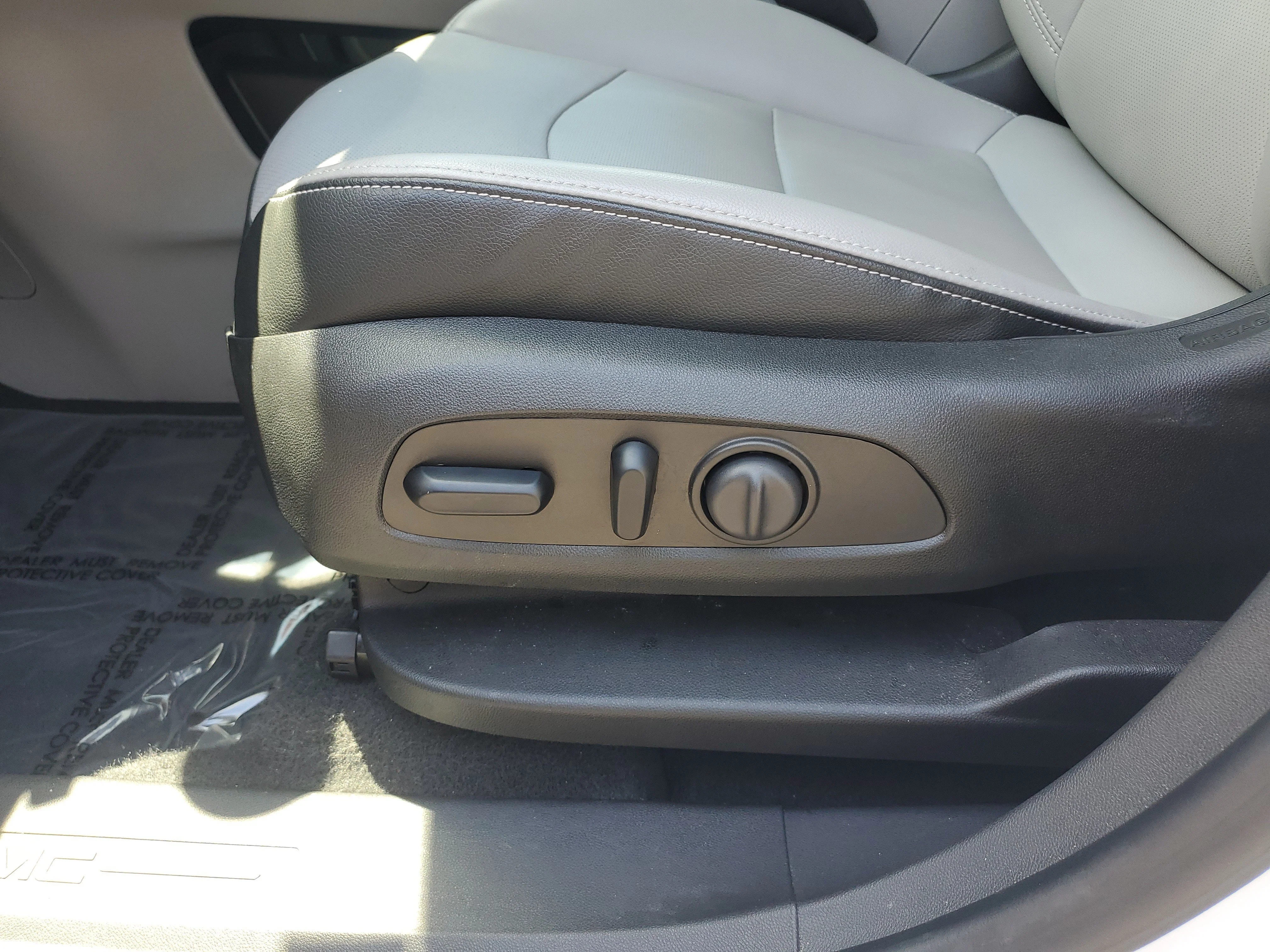 Used 2023 White Frost Tricoat GMC SLT image 22