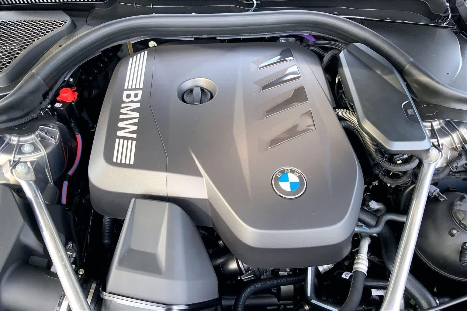 New 2027 Oxide Grey Metallic BMW 530i xDrive image 17