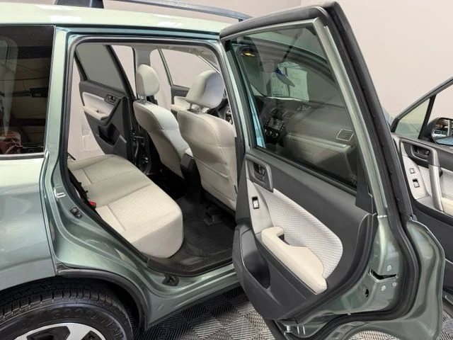 Used 2018 Green Subaru 2.5i Premium image 28
