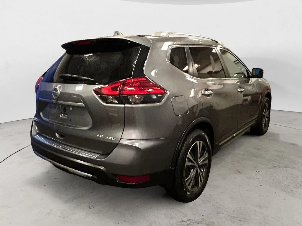 Used 2017 Gun Metallic Nissan  image 6
