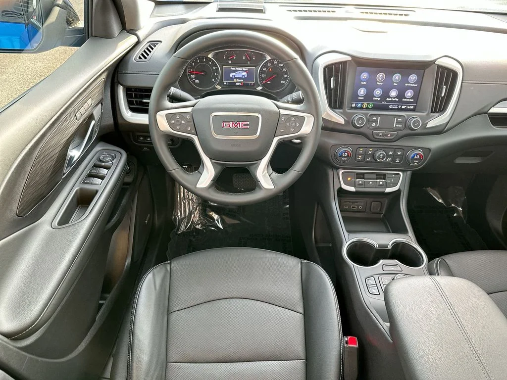 Used 2024  GMC SLT image 10