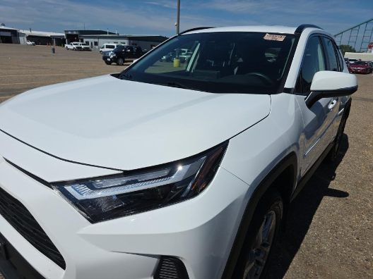 Used 2025 White Toyota XLE image 1
