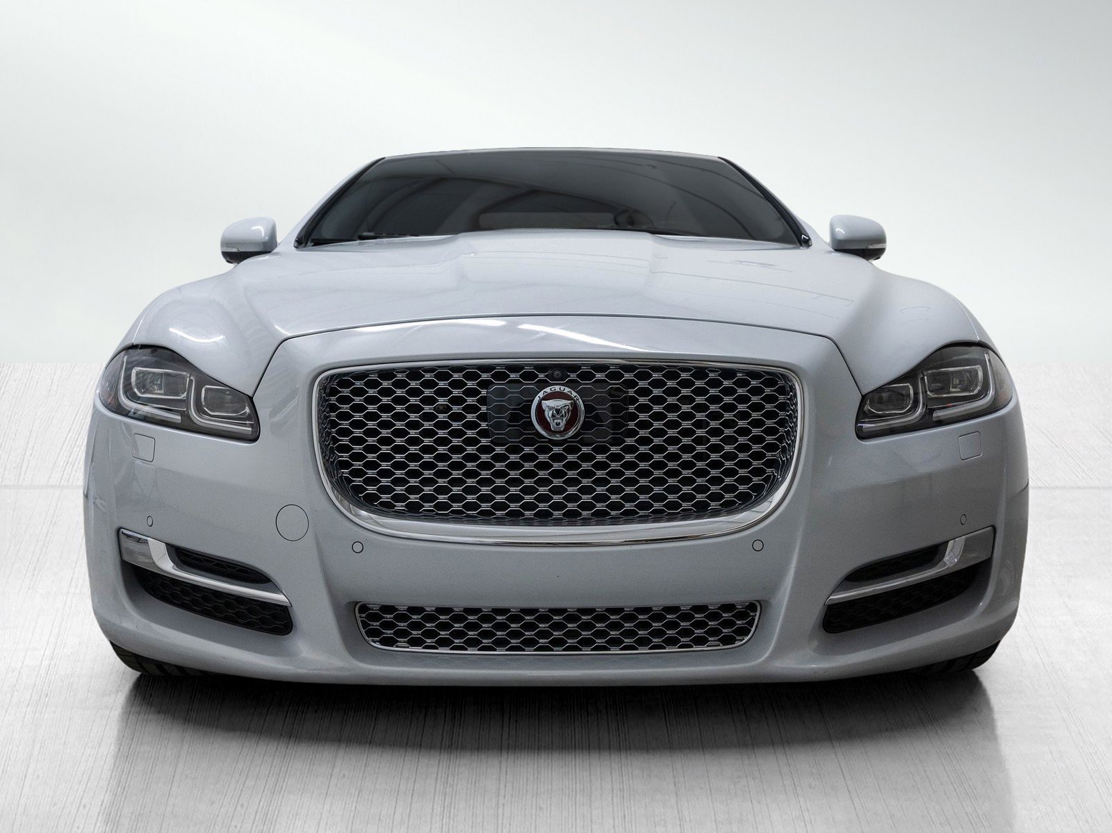 Used 2017 Jaguar XJ Portfolio with VIN SAJWA2G77H8W08277 for sale in Kansas City