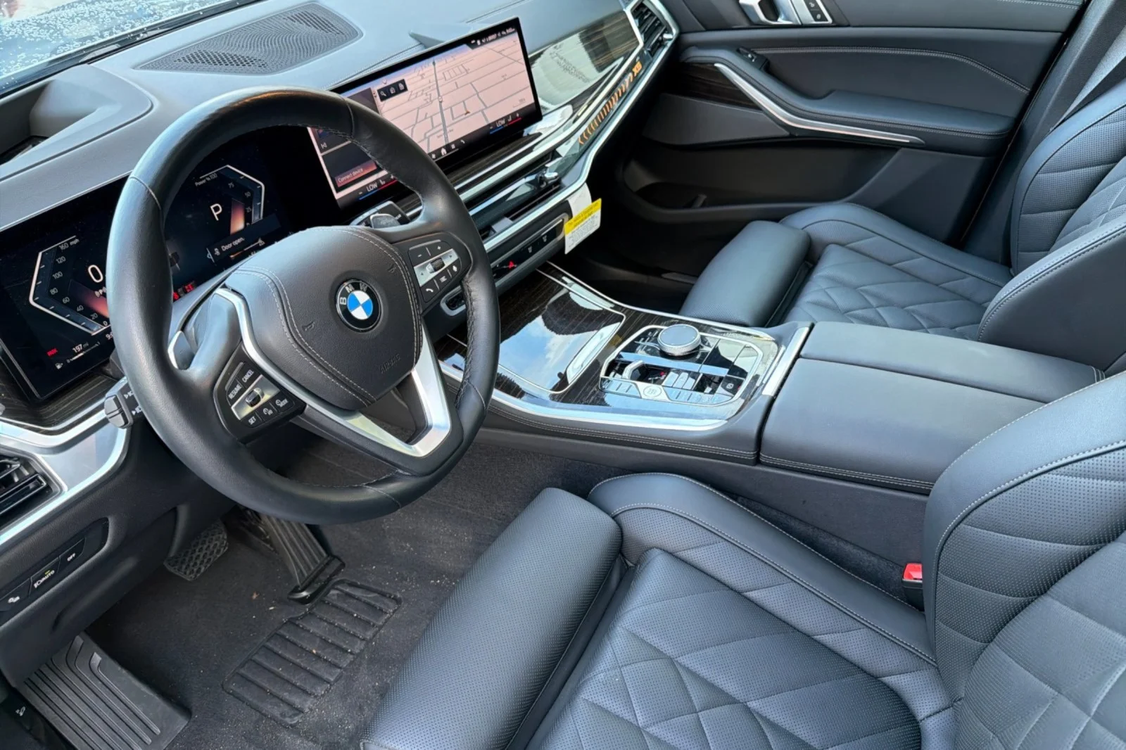 Used 2025 Skyscraper Grey Metallic BMW xDrive40i image 9