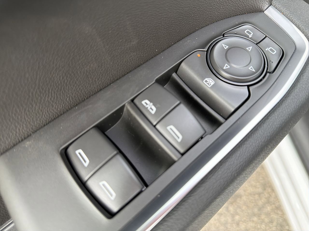 New 2026 Summit White GMC SLE image 19