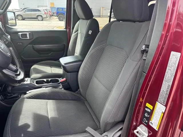 Used 2021  Jeep Sport image 28