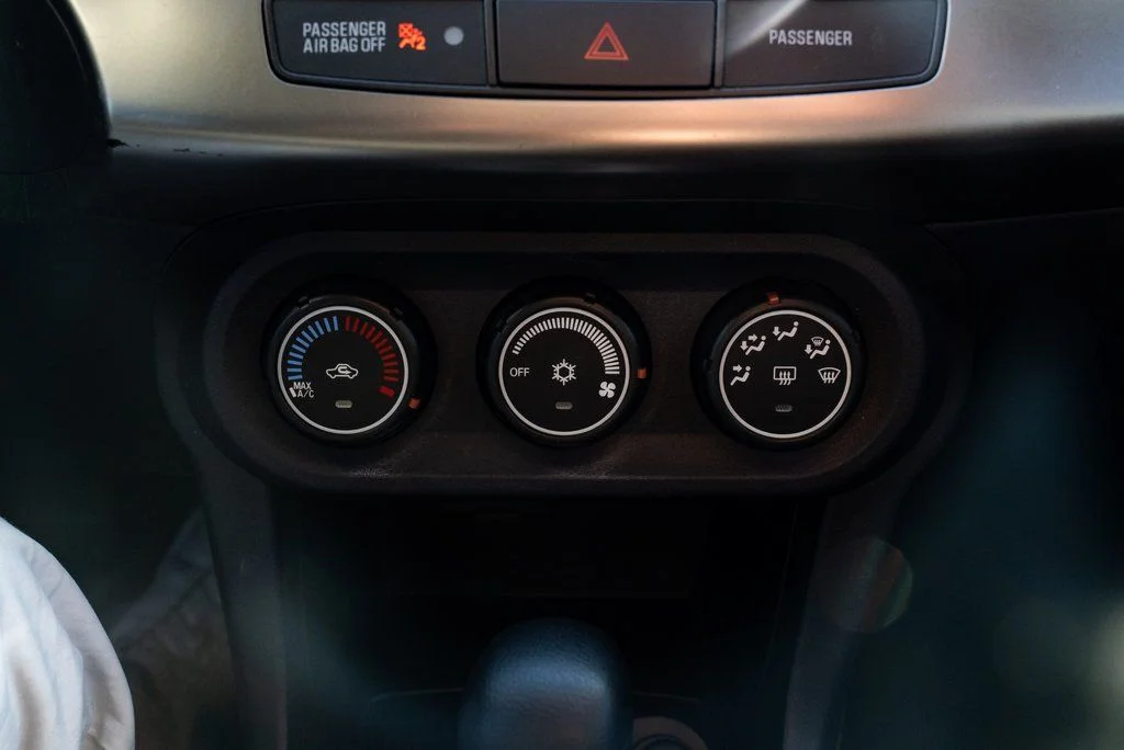 Used 2014 Silver Mitsubishi ES image 13