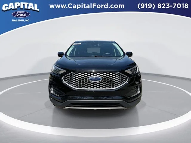 Used 2023 Black Ford SEL image 3