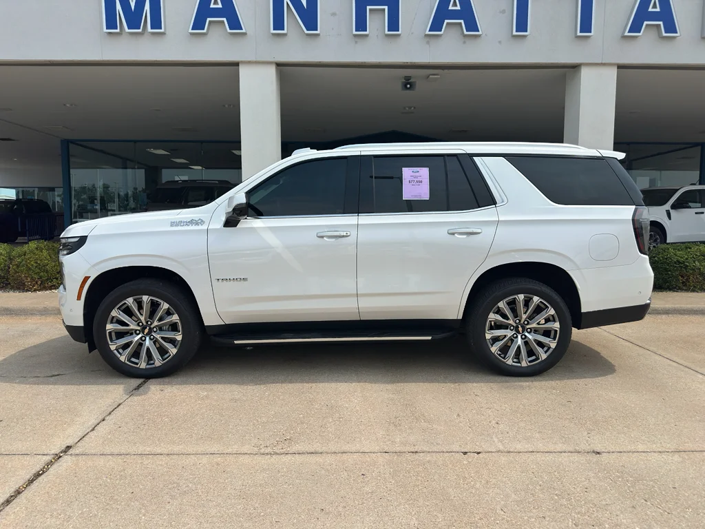 Used 2025 Iridescent Pearl Tricoat Chevrolet High Country image 10