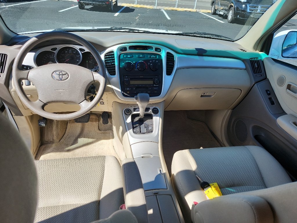 Used 2005  Toyota  image 13