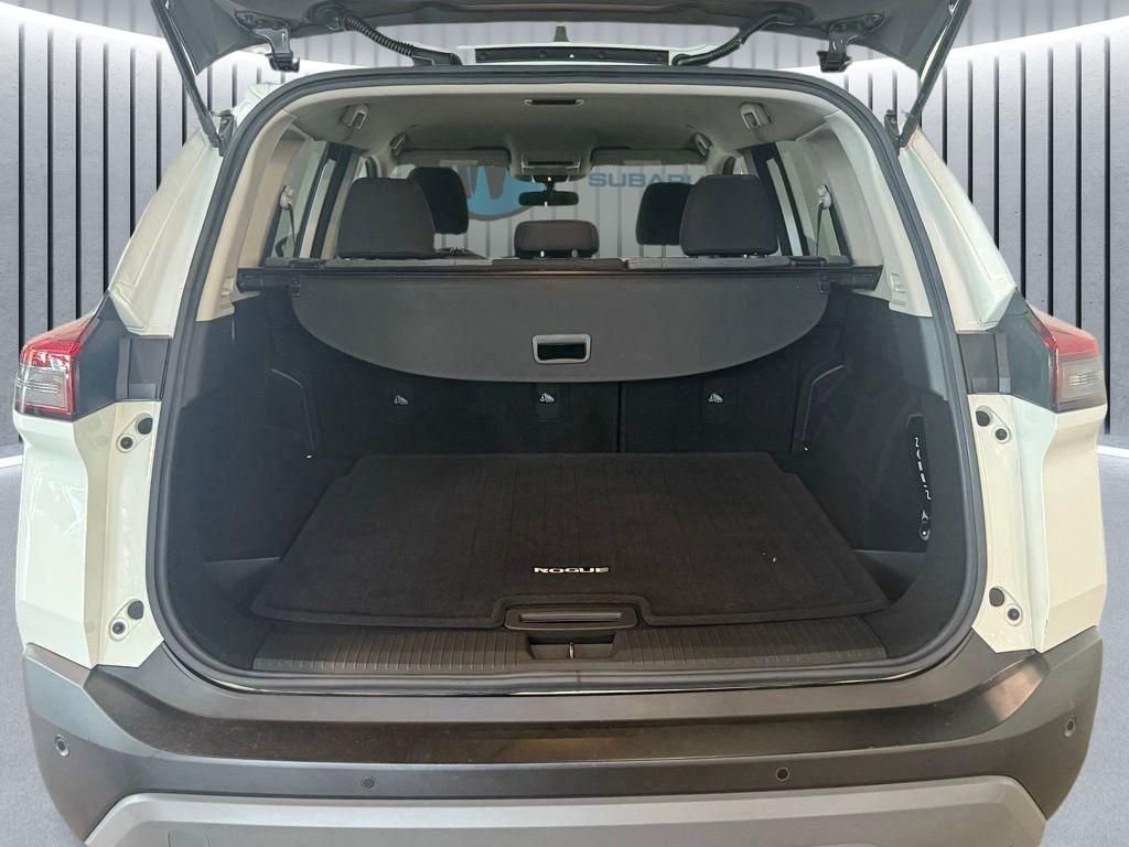Used 2022 White Nissan S image 9