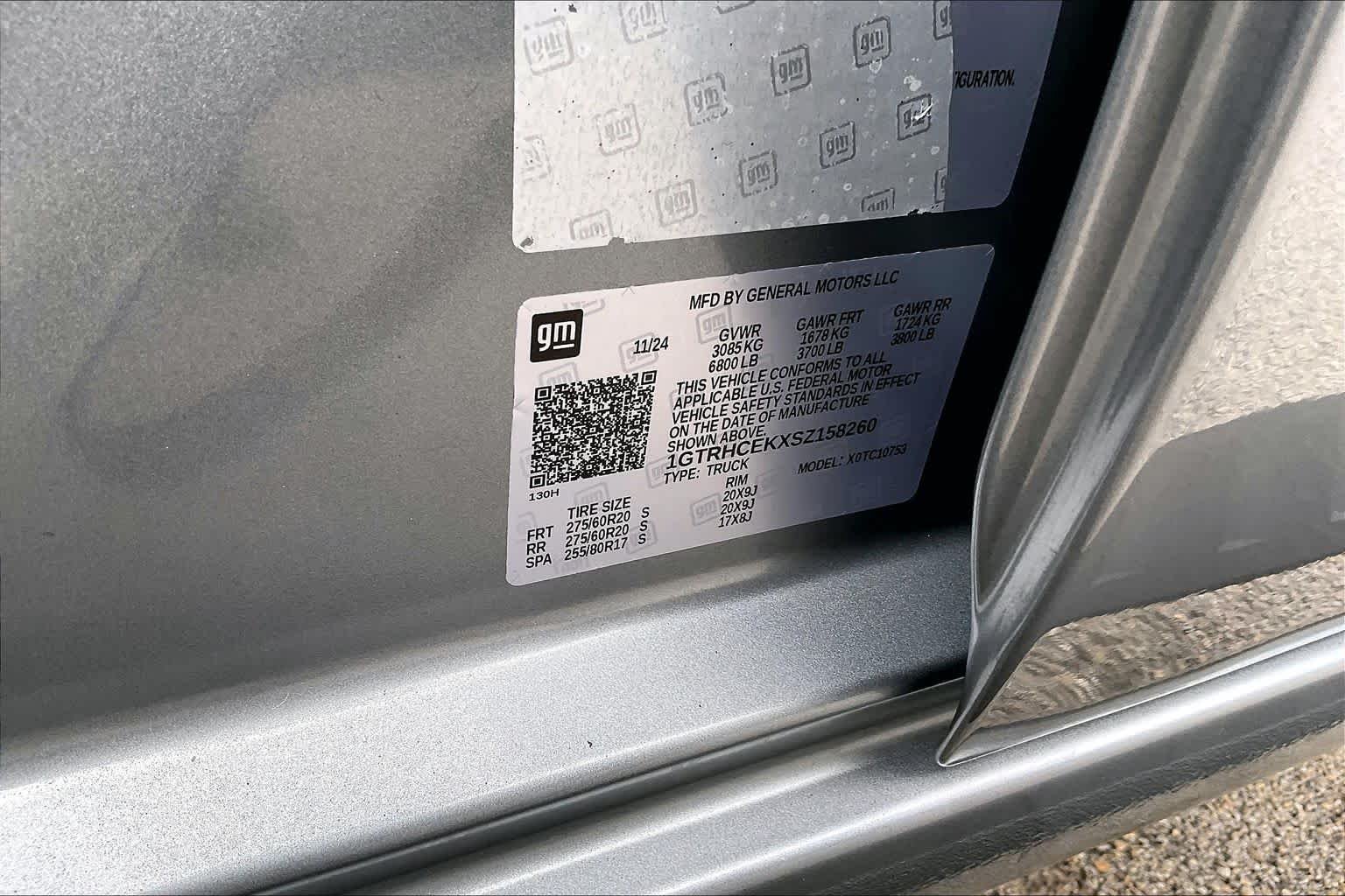 Used 2025 Sterling Metallic GMC Elevation image 33