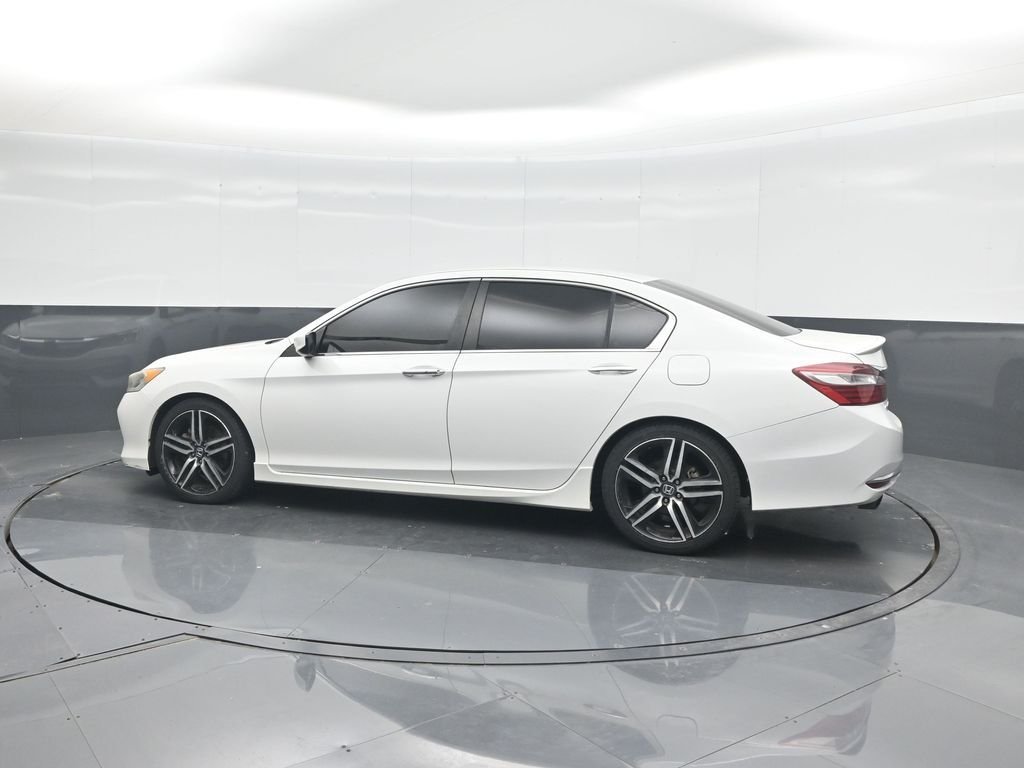 Used 2016  Honda Sport image 26